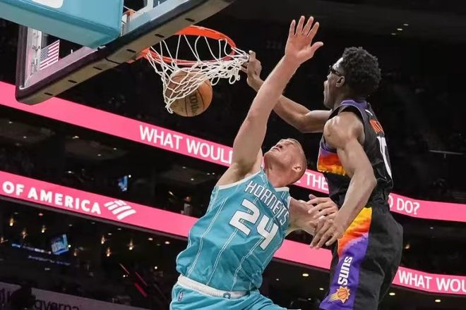 在防守端 在防守端