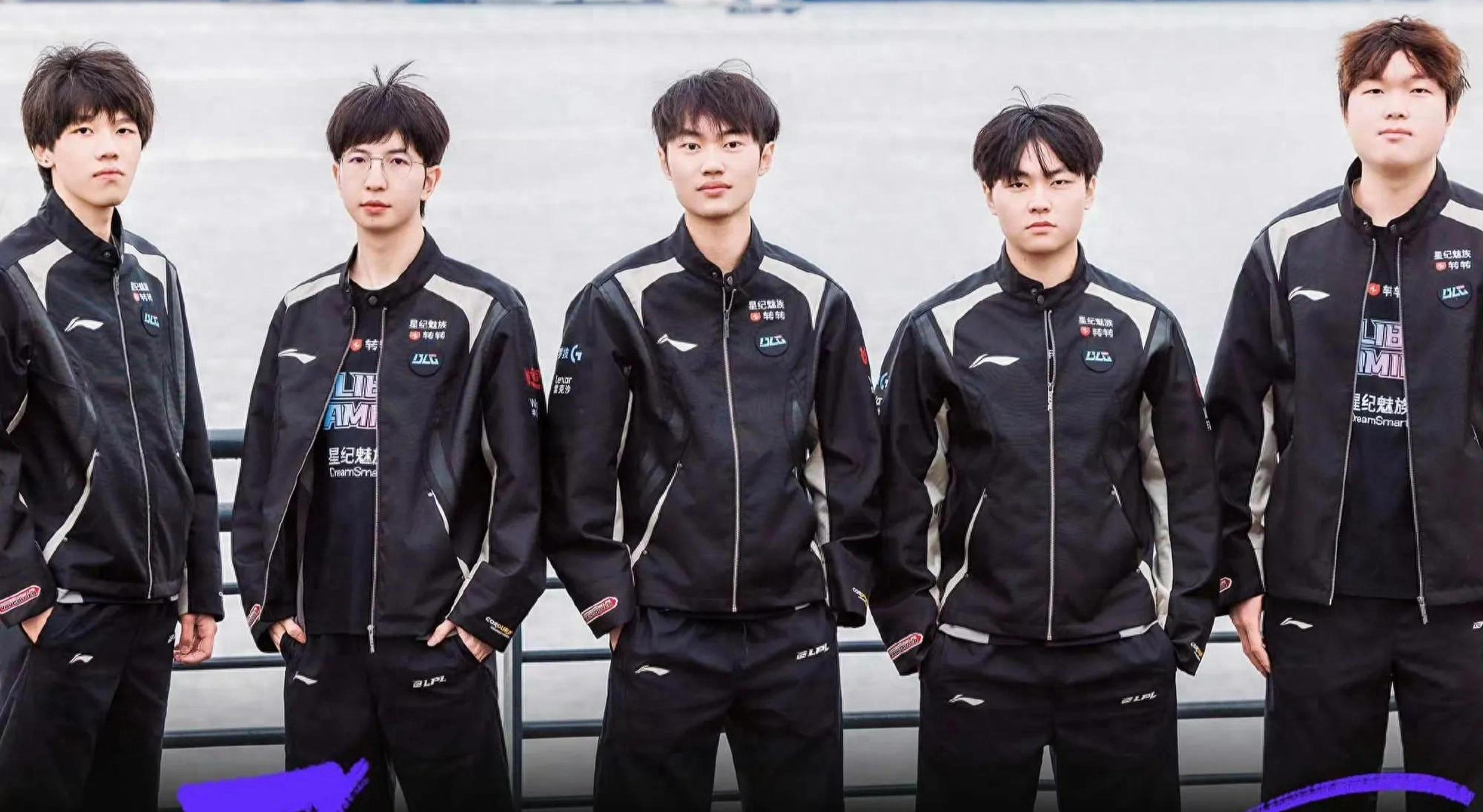 而两位紧随 而两位紧随