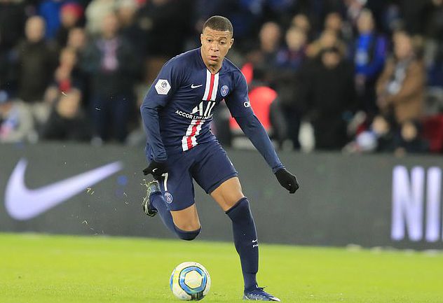 边后卫内收 边后卫内收